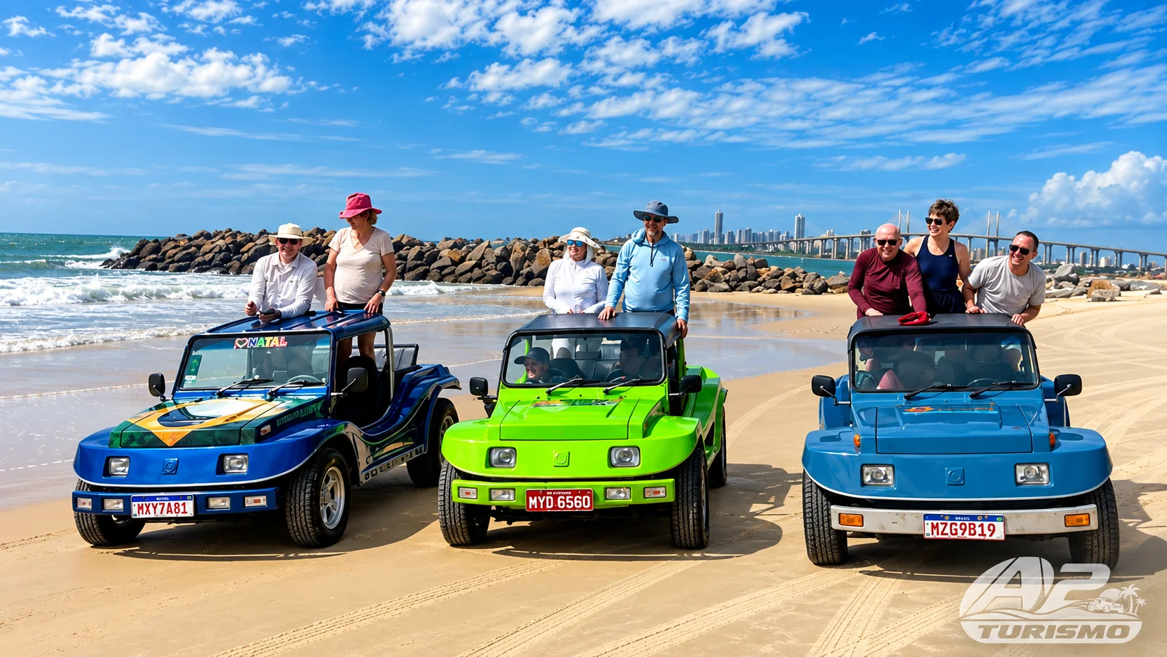 Grupo de turistas em três buggys à beira-mar